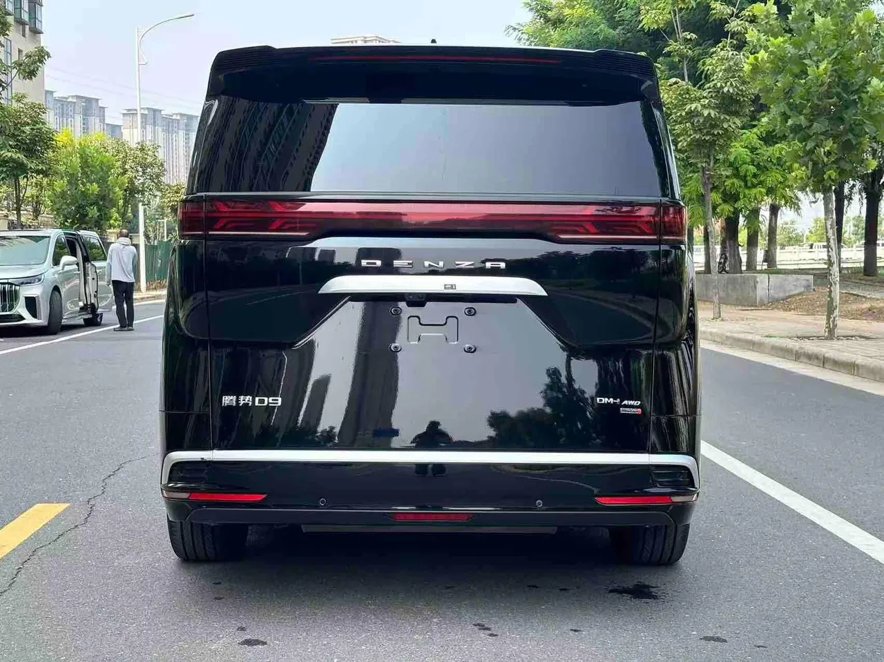 Denza 2025 Denza D9 DM-i 1.5T stepless intelligent driving version 1020 four-wheel drive exclusive automatic transmission 5