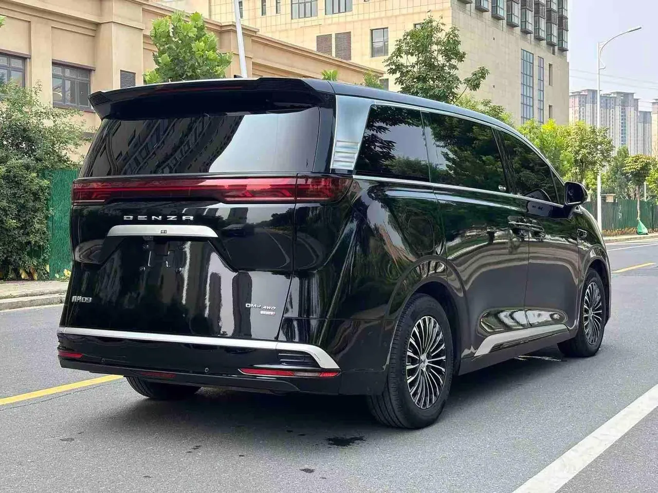 Denza 2025 Denza D9 DM-i 1.5T stepless intelligent driving version 1020 four-wheel drive exclusive automatic transmission 6
