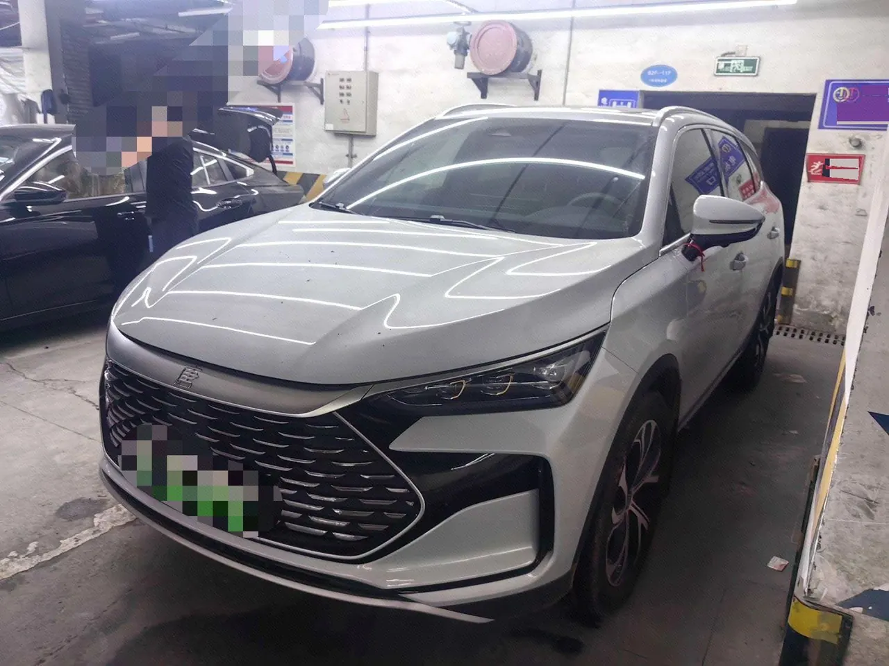 BYD Tang New Energy 2025 Tang DM-i 1.5T Stepless 115KM Honorable Automatic Gear - View 1