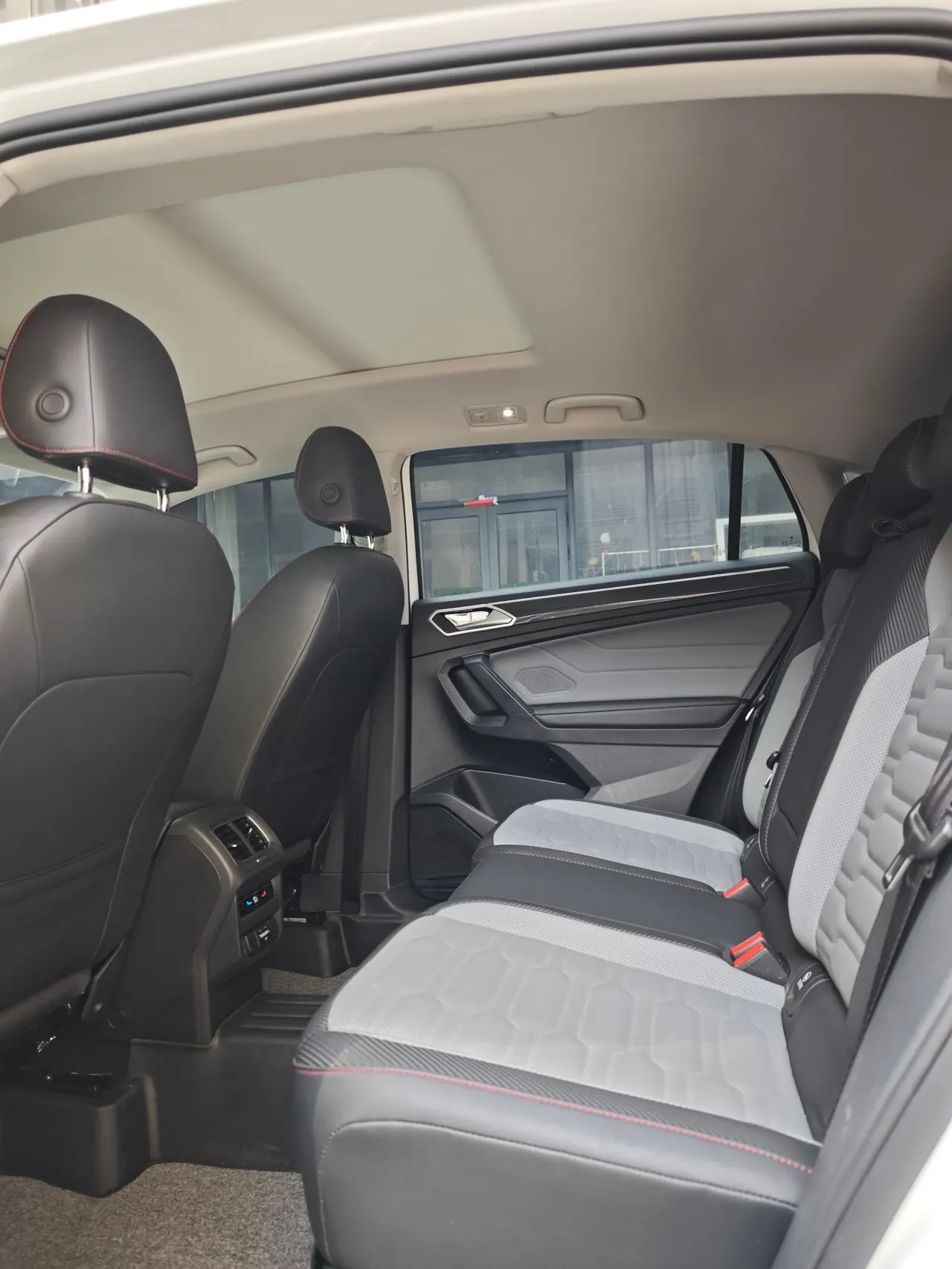 Volkswagen 2023 Tiguan X 2.0TSI 330TSI Two-Drive Flagship Edition (Modified) Automatic Gear 3