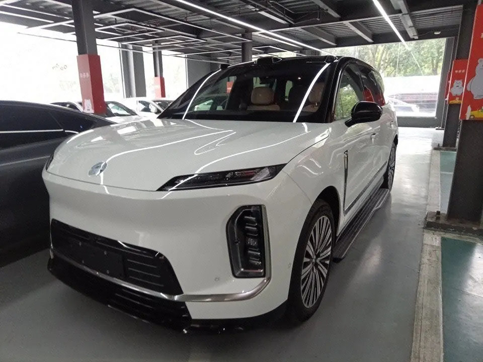 NIO 2026 ES 9 102kWh Administrative Island Signature Edition Automatic Gear - View 1