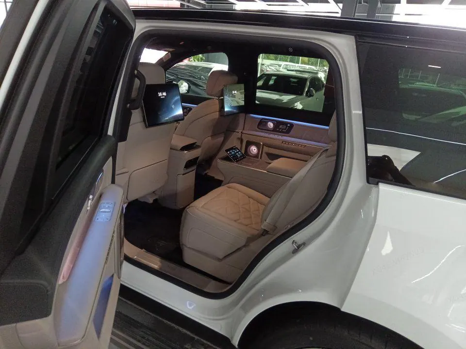 NIO 2026 ES 9 102kWh Administrative Island Signature Edition Automatic Gear 3
