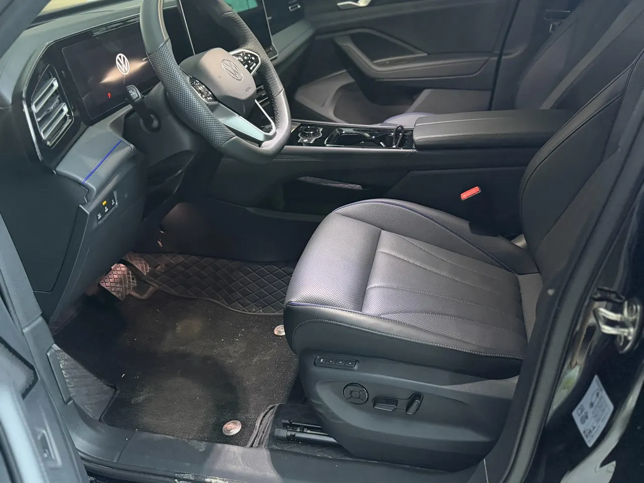 Volkswagen 2024 Tiguan L PRO 2.0TSI 330TSI Two-Drive Smart Collar Edition Automatic Gear 2