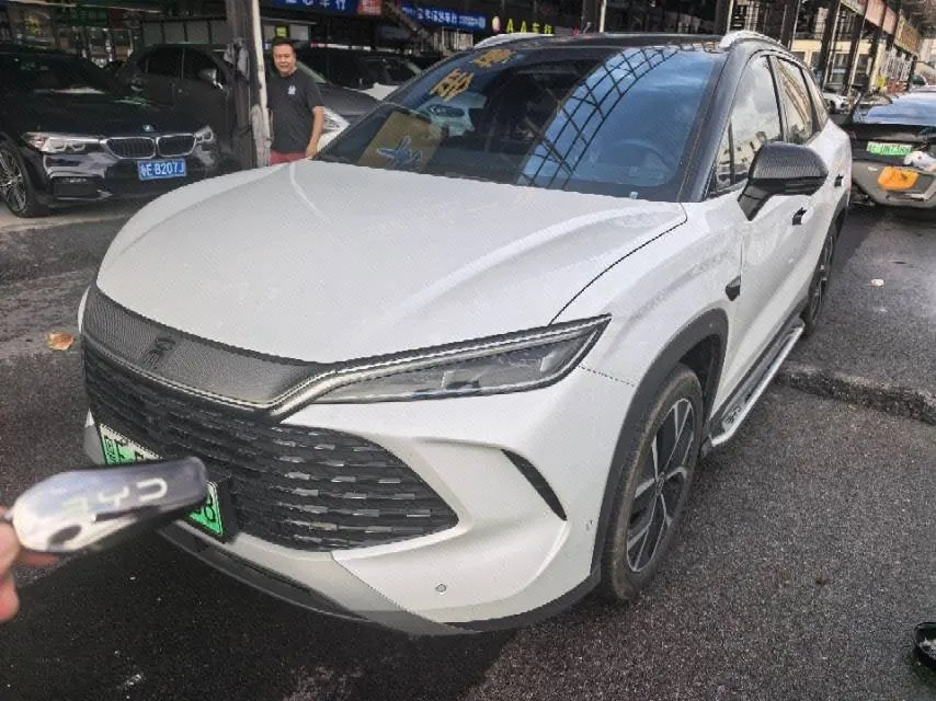 BYD 2025 Song L DM-i 1.5 Stepless Smart Driving Edition 160km Exceed Automatic Transmission - View 1