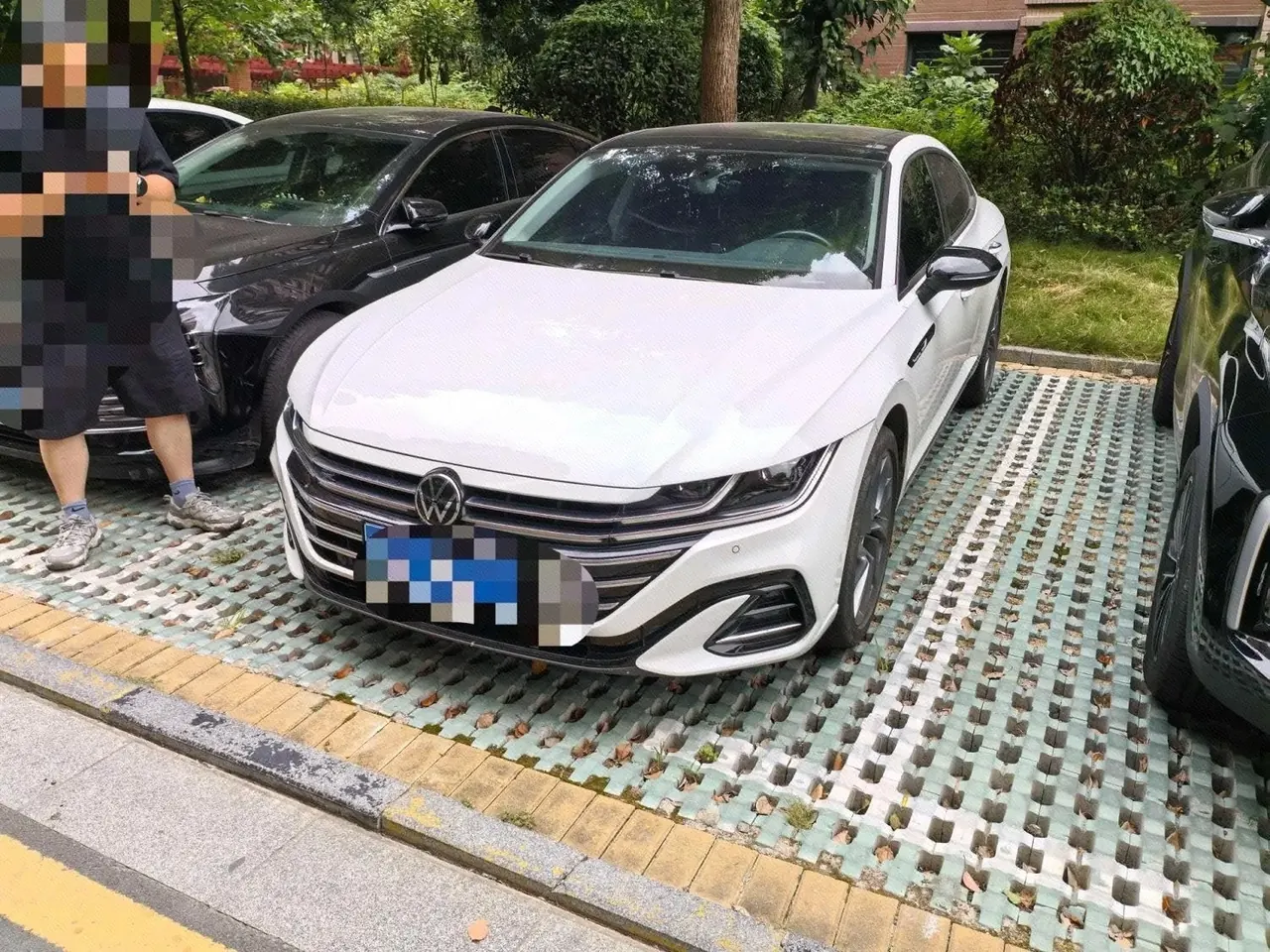 Open image lightbox: Volkswagen 2021 CC 2.0TSI 380TSI eye-catching automatic gear