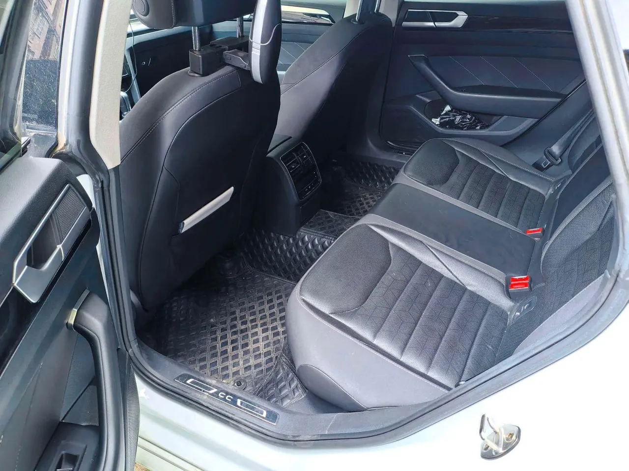 Volkswagen 2021 CC 2.0TSI 380TSI eye-catching automatic gear 4