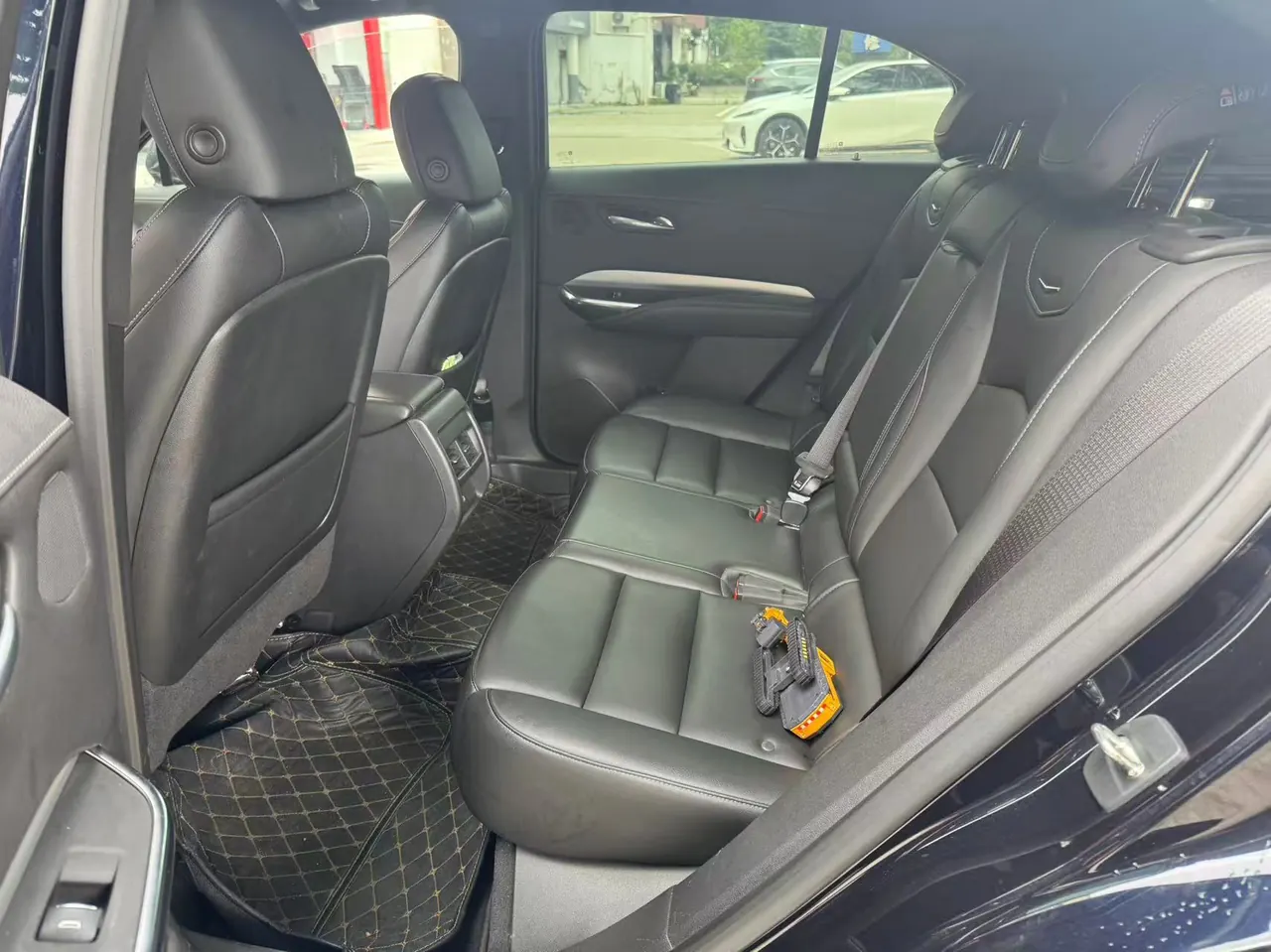 Cadillac 2021 XT4 2.0T 28T Two-Drive Leading Automatic Gear 3