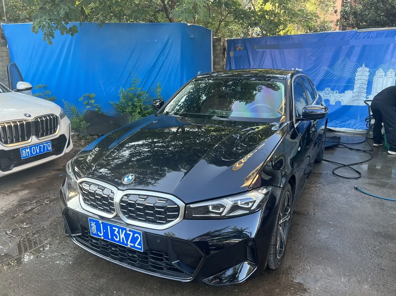 打开图片灯箱:BMW 3 Series 2023 325i 2.0T M Sports Obsidian Night Suit Automatic Gear