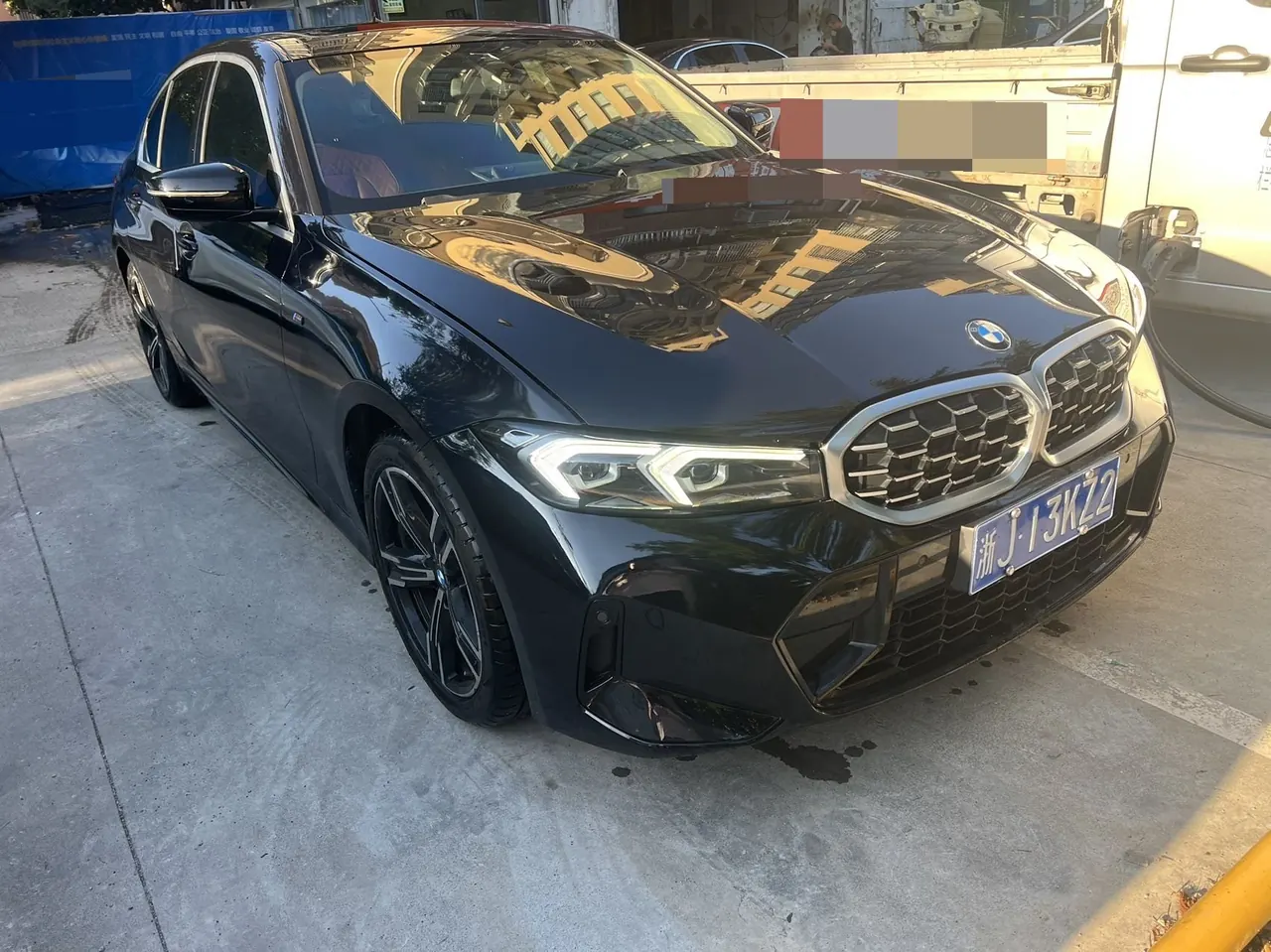 BMW 3 Series 2023 325i 2.0T M Sports Obsidian Night Suit Automatic Gear 2