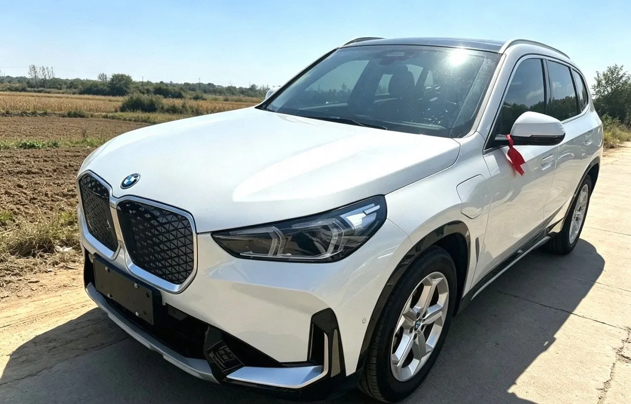 BMW 2026 iX1 eDrive25L eDrive25L X design set automatic gear - View 1