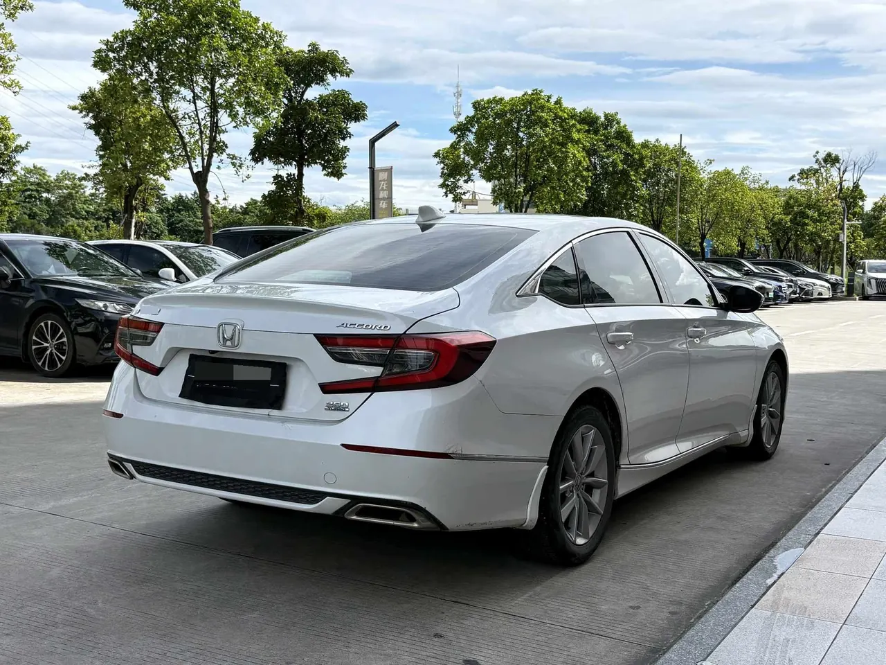 Honda 2022 10th Generation Accord 1.5T Stepless 260TURBO Deluxe Automatic Gear 8