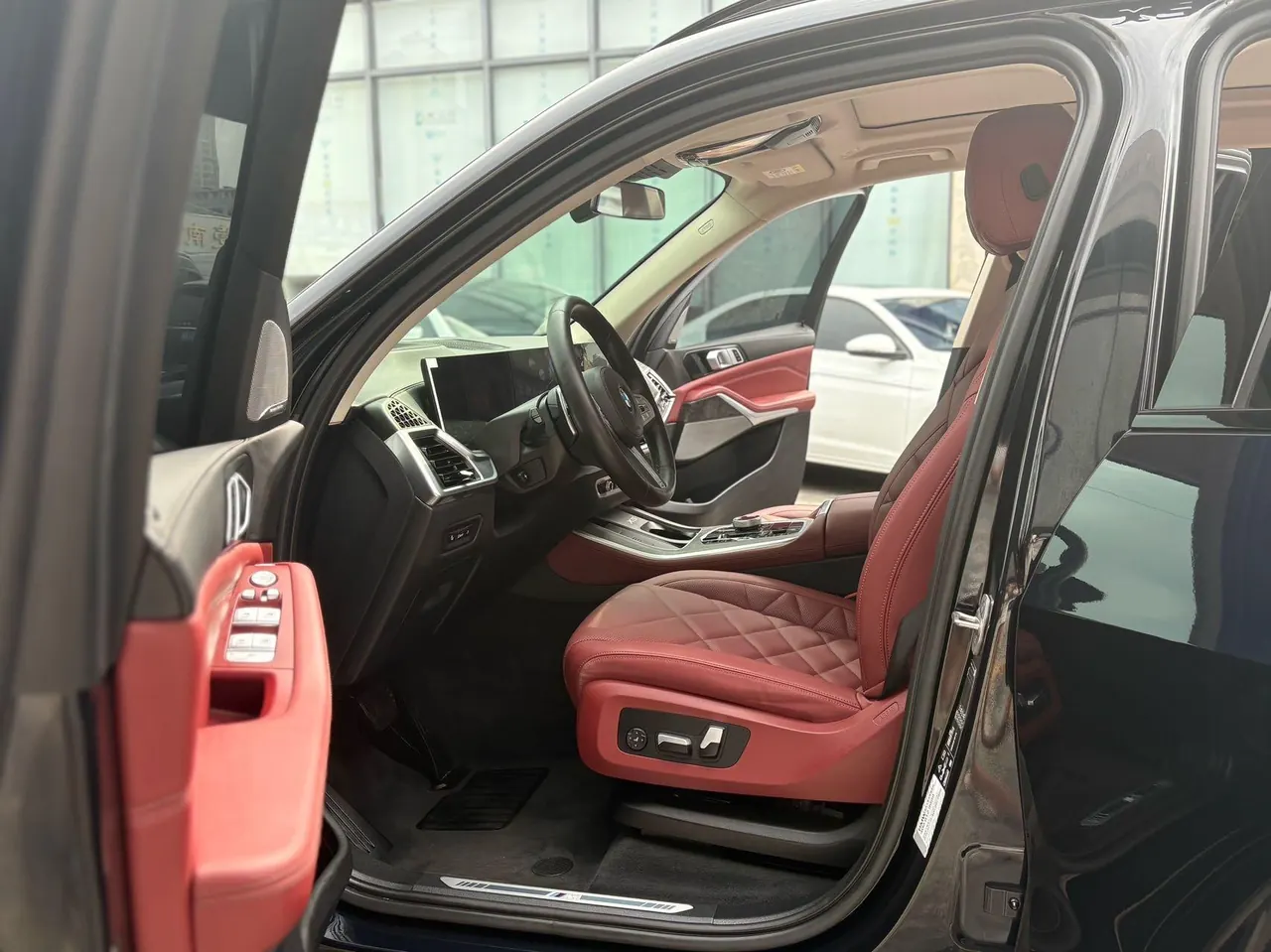BMW 2023 X5 xDrive30Li 48V 2.0T exclusive m sports obsidian night suit automatic gear 4