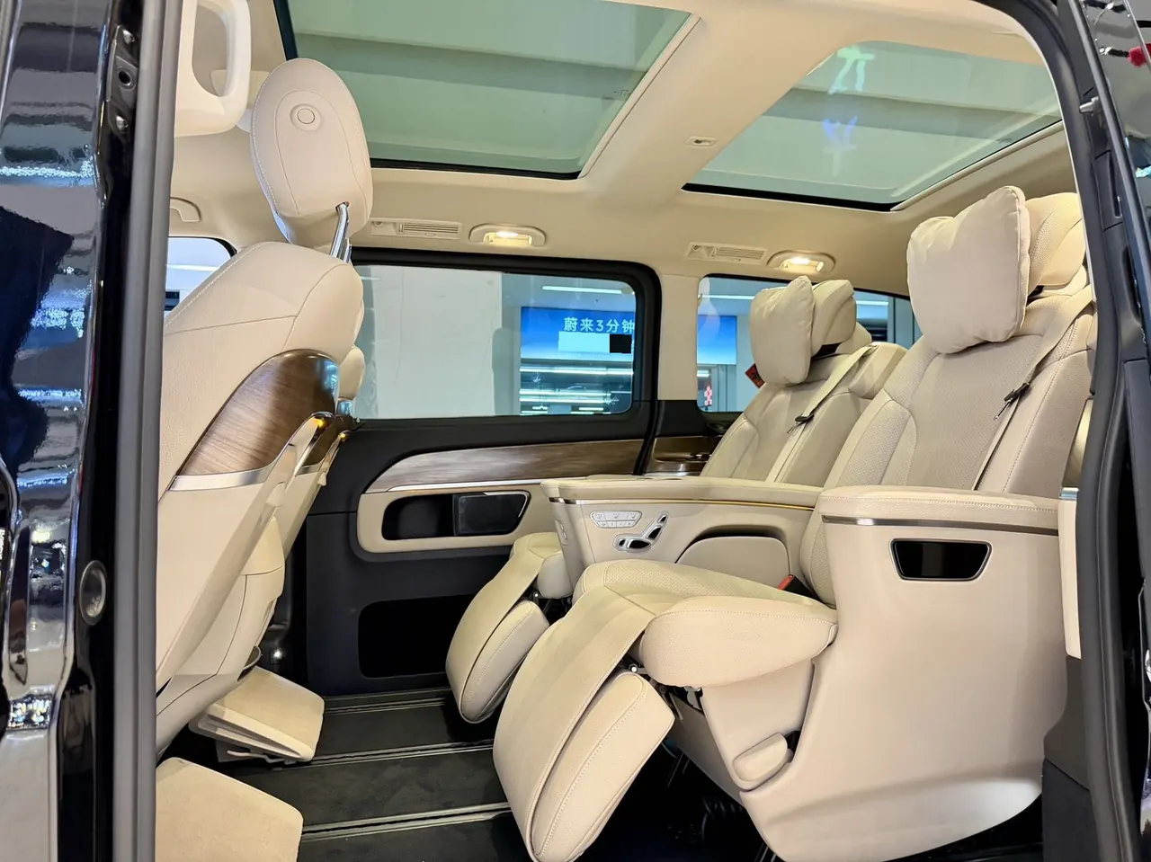 Mercedes Benz V 2022V 260 2.0T Premium Edition Automatic Gear 4