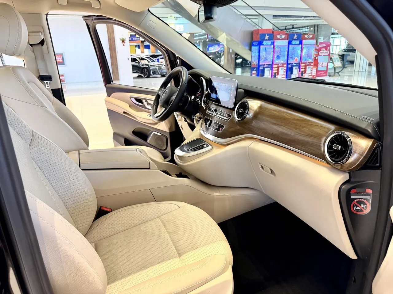 Mercedes Benz V 2022V 260 2.0T Premium Edition Automatic Gear 5