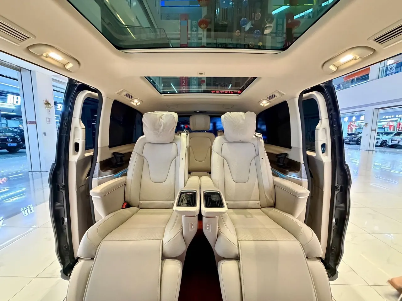 Mercedes Benz V 2022V 260 2.0T Premium Edition Automatic Gear 7
