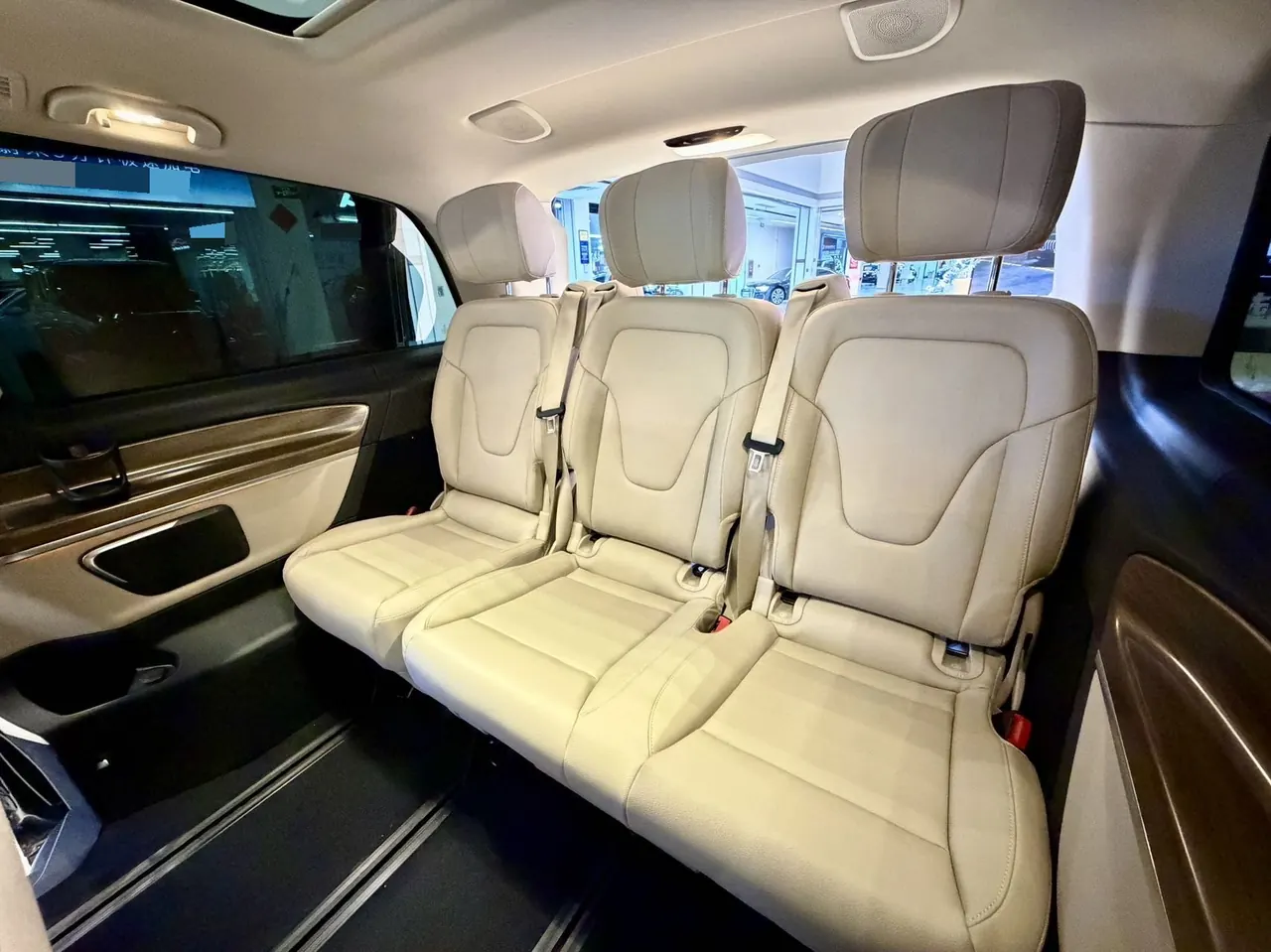 Mercedes Benz V 2022V 260 2.0T Premium Edition Automatic Gear 8