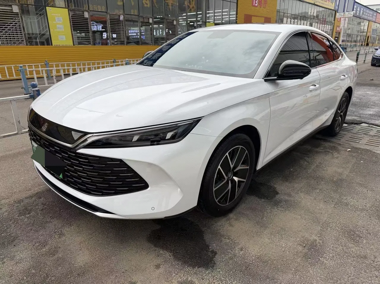 BYD 2024 Qin L DM-i 1.5 stepless 120KM leading automatic gear - View 1