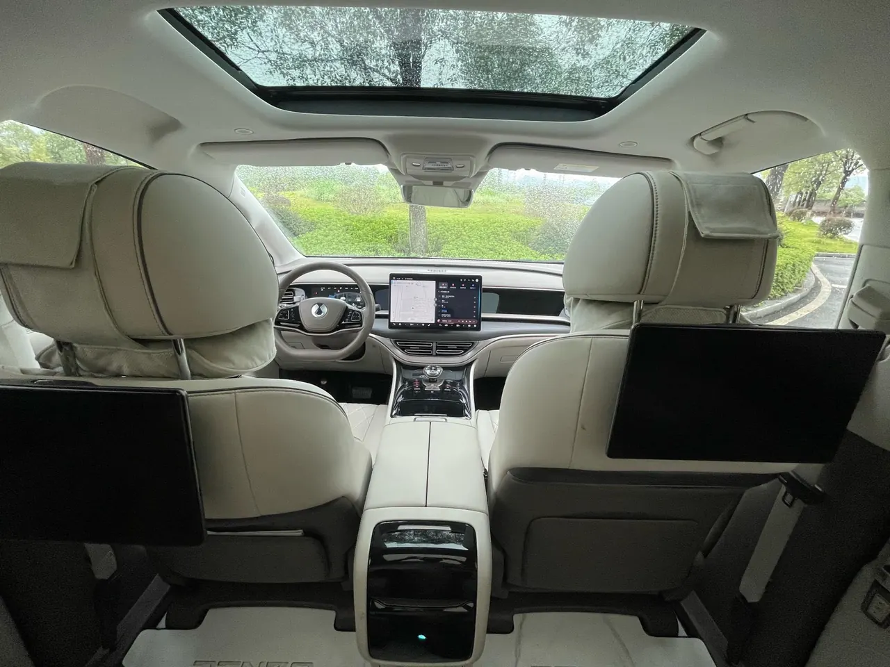 Denza 2022 Denza D9 DM-i 1.5T Stepless 970 Four-wheel Drive Honorable Automatic Gear 6