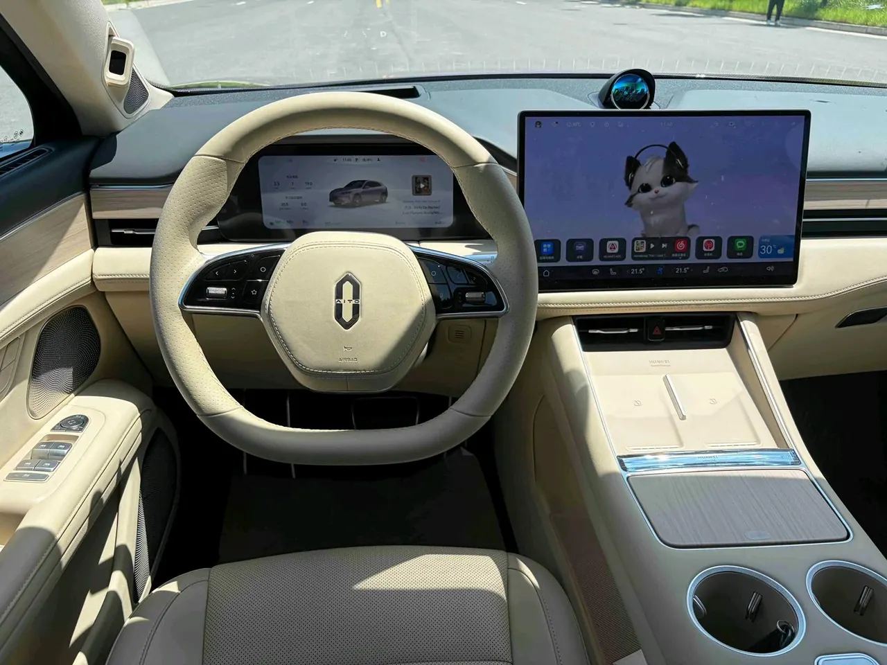 AITO 2025 AITO M5 extended range Ultra 4-wheel drive version automatic gear 7