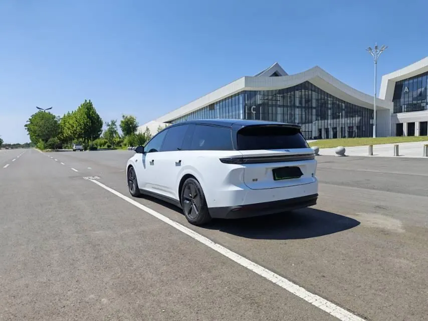 Li 2025 i8 Standard Edition Automatic Gear 7