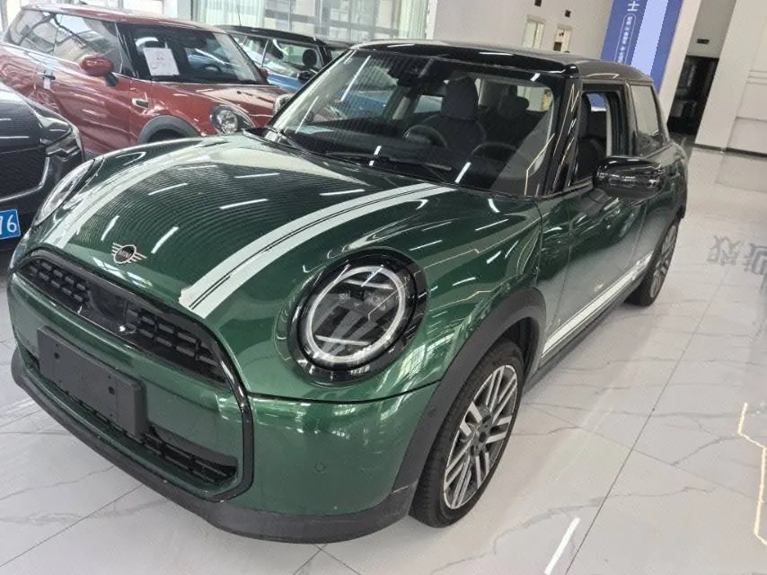 MINI Mini 5-Door (Imported) 2025 Mini Cooper 1.5T Classic Auto - View 1