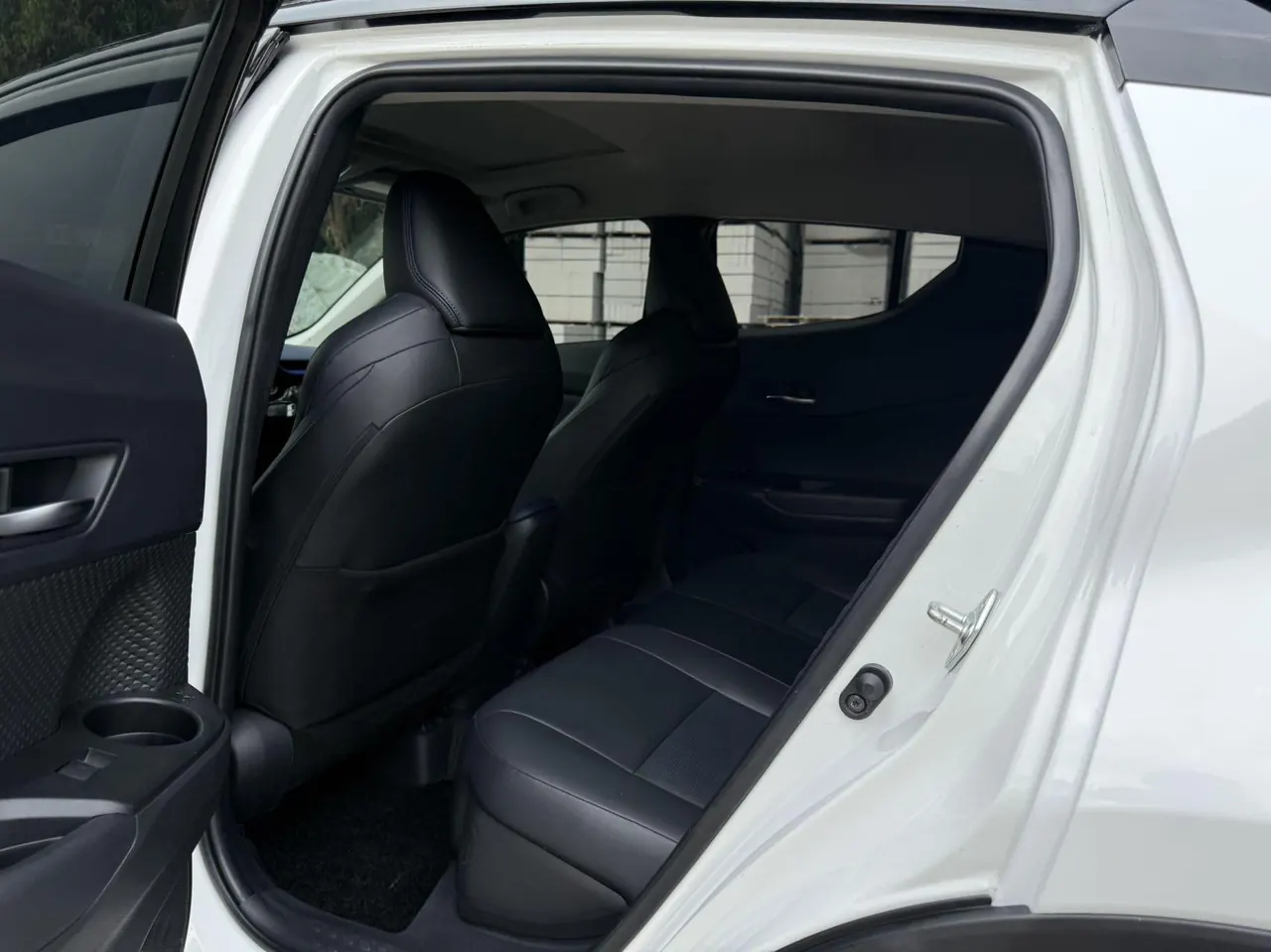 Toyota 2023 C- HR 2.0 Stepless Deluxe Edition Automatic Gear 9