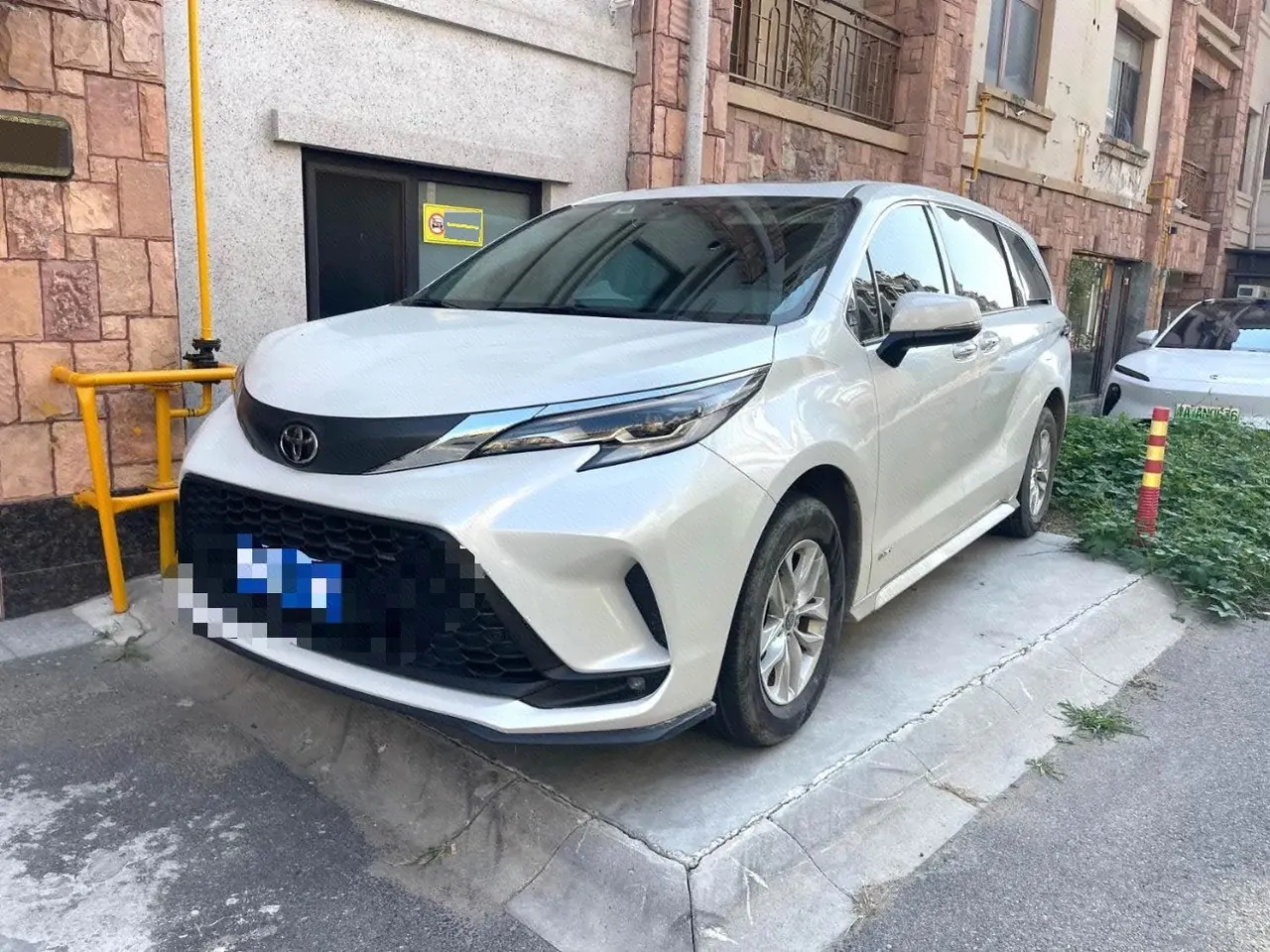 Toyota 2024 Grevia HYBRID 2.5 Stepless Comfort Edition Automatic Transmission - View 1