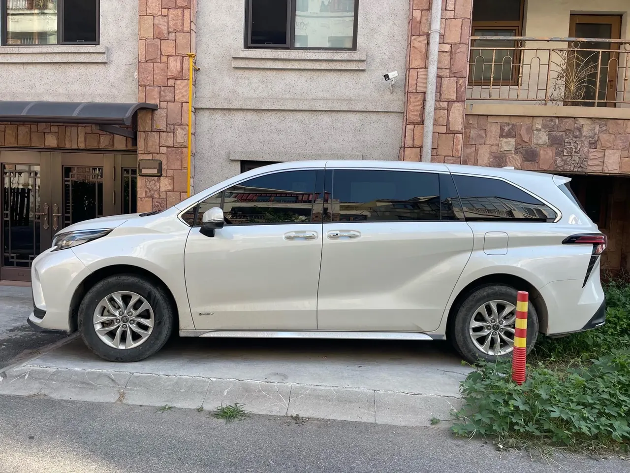 Toyota 2024 Grevia HYBRID 2.5 Stepless Comfort Edition Automatic Transmission 3