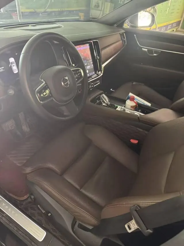 Volvo 2024 S90 48V 2.0T B5 Zhiyuan Deluxe Edition Automatic Gear 3