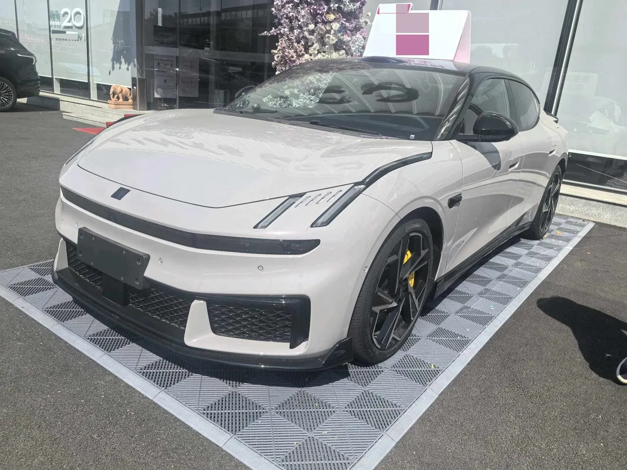 LYNK&amp;CO 2025 LYNK&amp;CO 10 EM-P 1.5T 120 4-wheel drive Ultra (modified) automatic gear - View 1