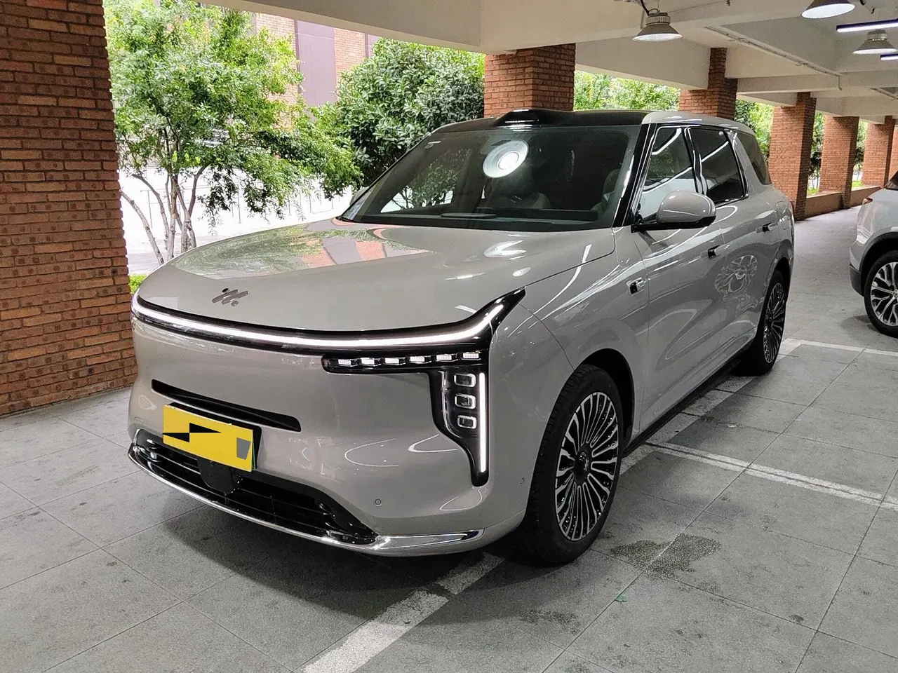 IM 2026 IM LS8 66 Ultra Technology Flagship Large Five-seater Automatic Transmission - View 1