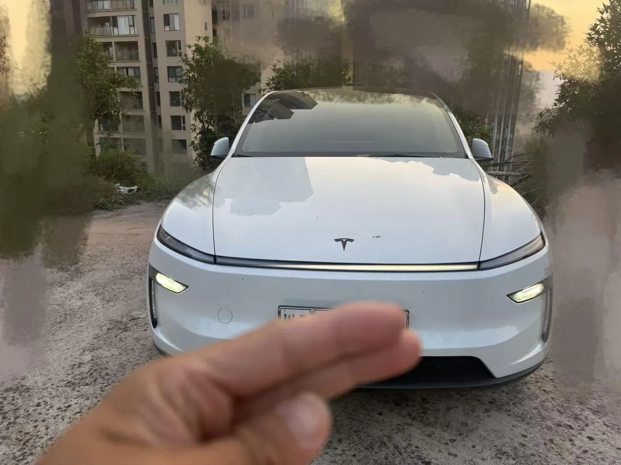 Tesla 2026 Model Y Rear-Wheel-Drive Automatic 2