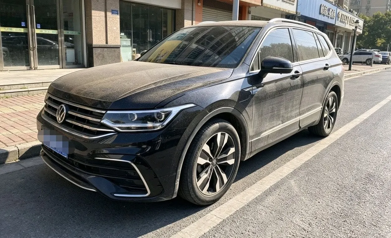 Volkswagen 2024 Tiguan L R-Line 2.0TSI 330TSI Two-Drive R-Line Overdrive Automatic Gear - View 1