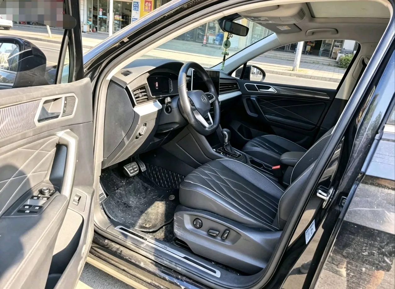 Volkswagen 2024 Tiguan L R-Line 2.0TSI 330TSI Two-Drive R-Line Overdrive Automatic Gear 2