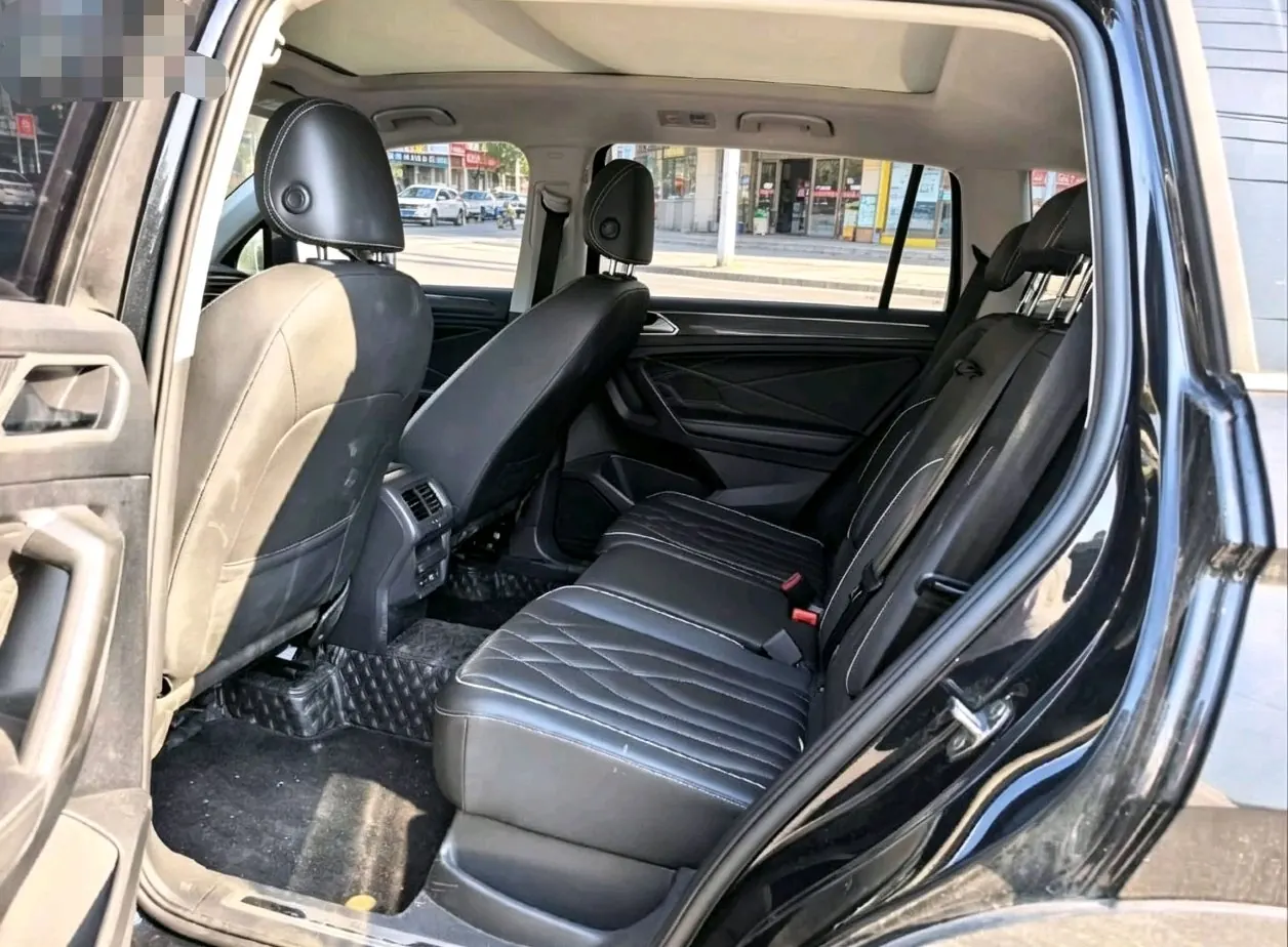 Volkswagen 2024 Tiguan L R-Line 2.0TSI 330TSI Two-Drive R-Line Overdrive Automatic Gear 3