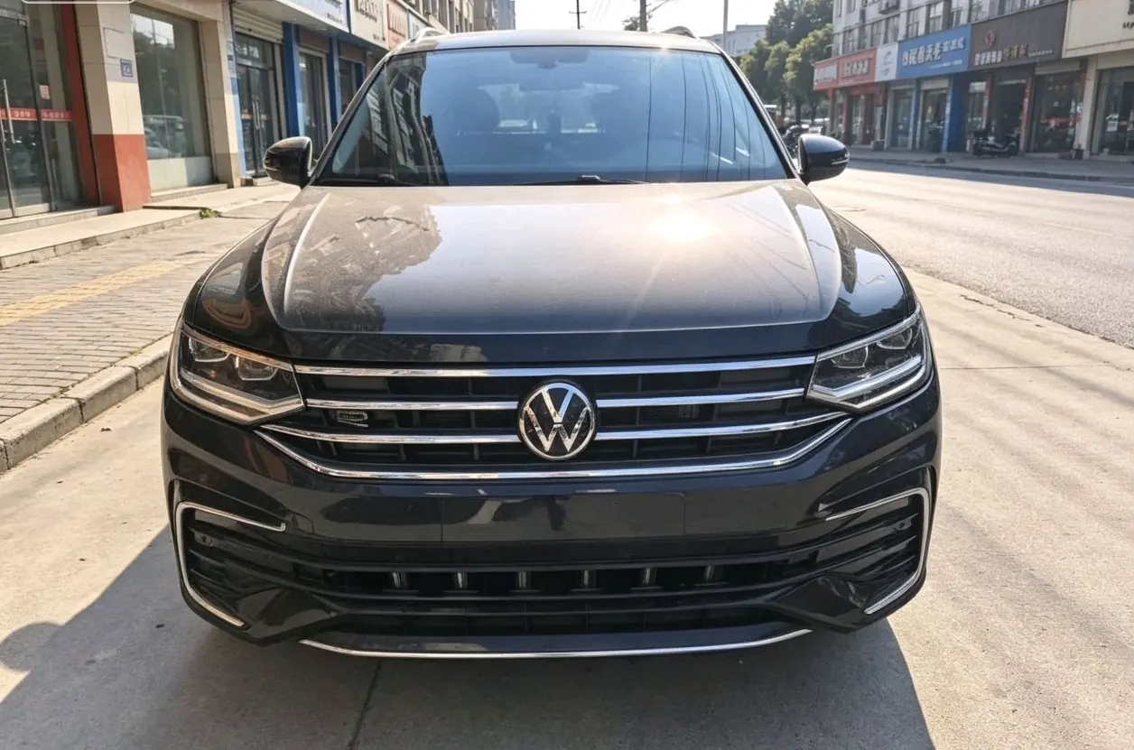 Volkswagen 2024 Tiguan L R-Line 2.0TSI 330TSI Two-Drive R-Line Overdrive Automatic Gear 6