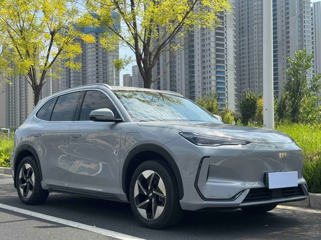 Geely Galaxy 2024 E 5 530km Discovery Edition Automatic Gear 3