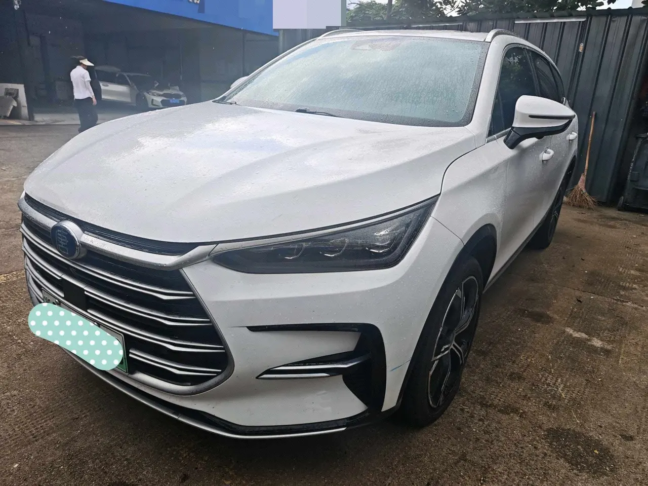 BYD Tang New Energy 2021 Tang DM-i 1.5T Stepless 112KM Honorable Automatic Gear - View 1