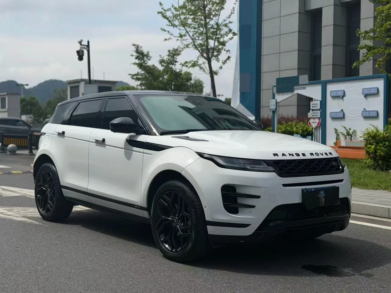 Land Rover 2021 evoque 48V 2.0T 249PS R-DYNAMIC S obsidian black sports technology edition automatic gear 3