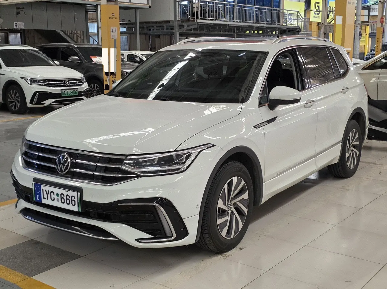 Volkswagen Tiguan L New Energy 2023 Tiguan L PHEV 1.4T 430 Premium Edition Automatic Gear - View 1