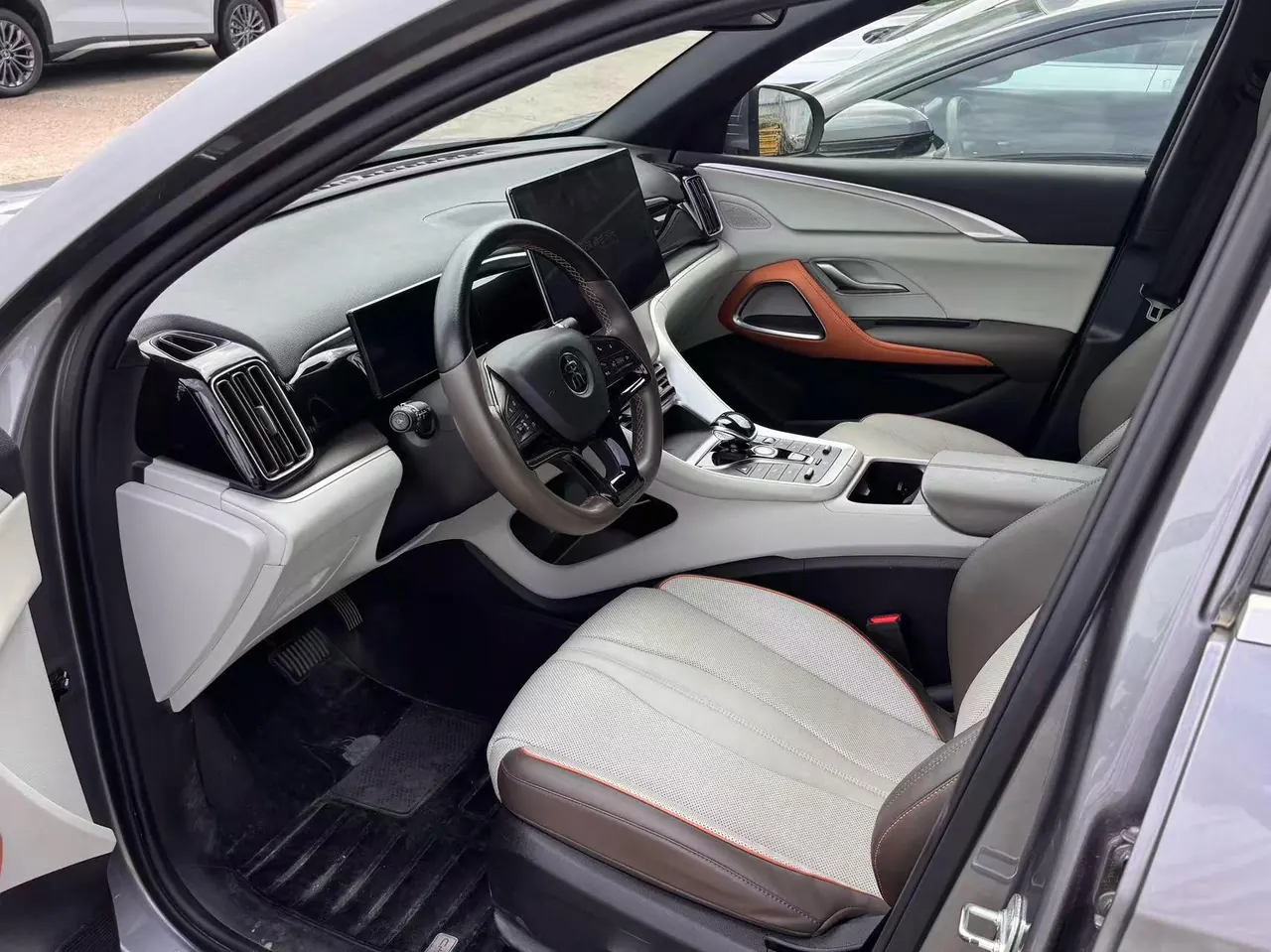BYD 2023 Song Pro DM-i 1.5 Stepless Champion Edition Excellent 110KM Automatic 3