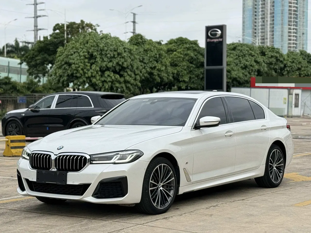 Open image lightbox: BMW 5 Series 2023 530Li 2.0T Leading M Sports Suit (Modified) Automatic Gear