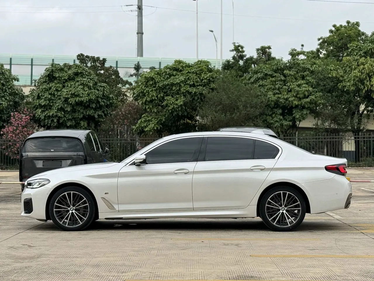 BMW 5 Series 2023 530Li 2.0T Leading M Sports Suit (Modified) Automatic Gear 2