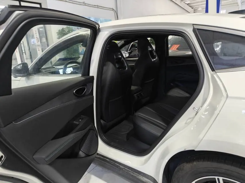 BYD 2025 seals 06 DM-i 1.5 stepless smart driving version 120KM honorable automatic gear 6