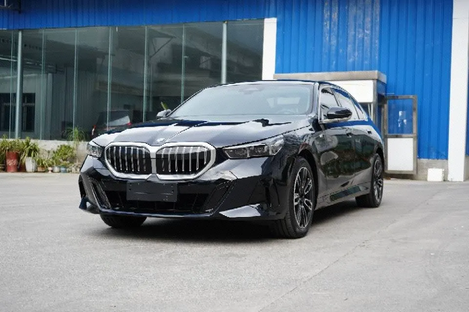 Open image lightbox: BMW 5 series 2025 525Li 48V 2.0T M sports suit automatic gear