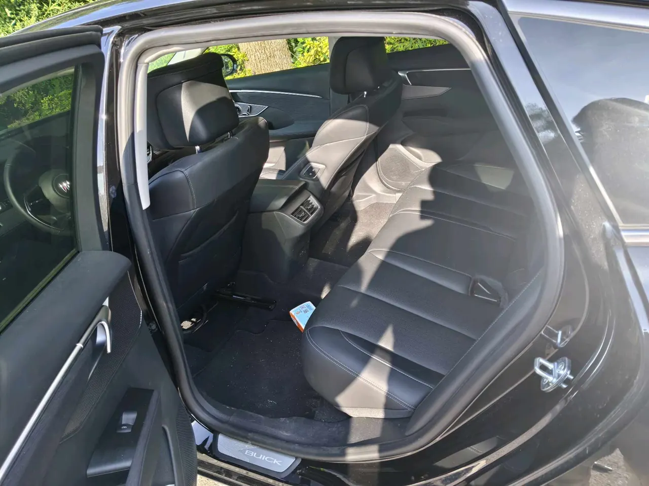 Buick 2025 LaCrosse 2.0T 28T Platinum Edition, automatic transmission 3