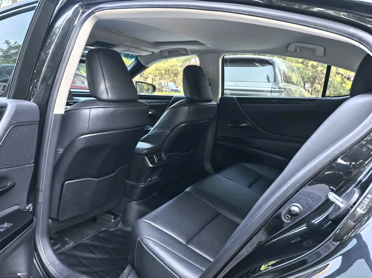 Lexus ES (Imported) 2020 ES200 2.0 Stepless Premium Edition Automatic Gear 8
