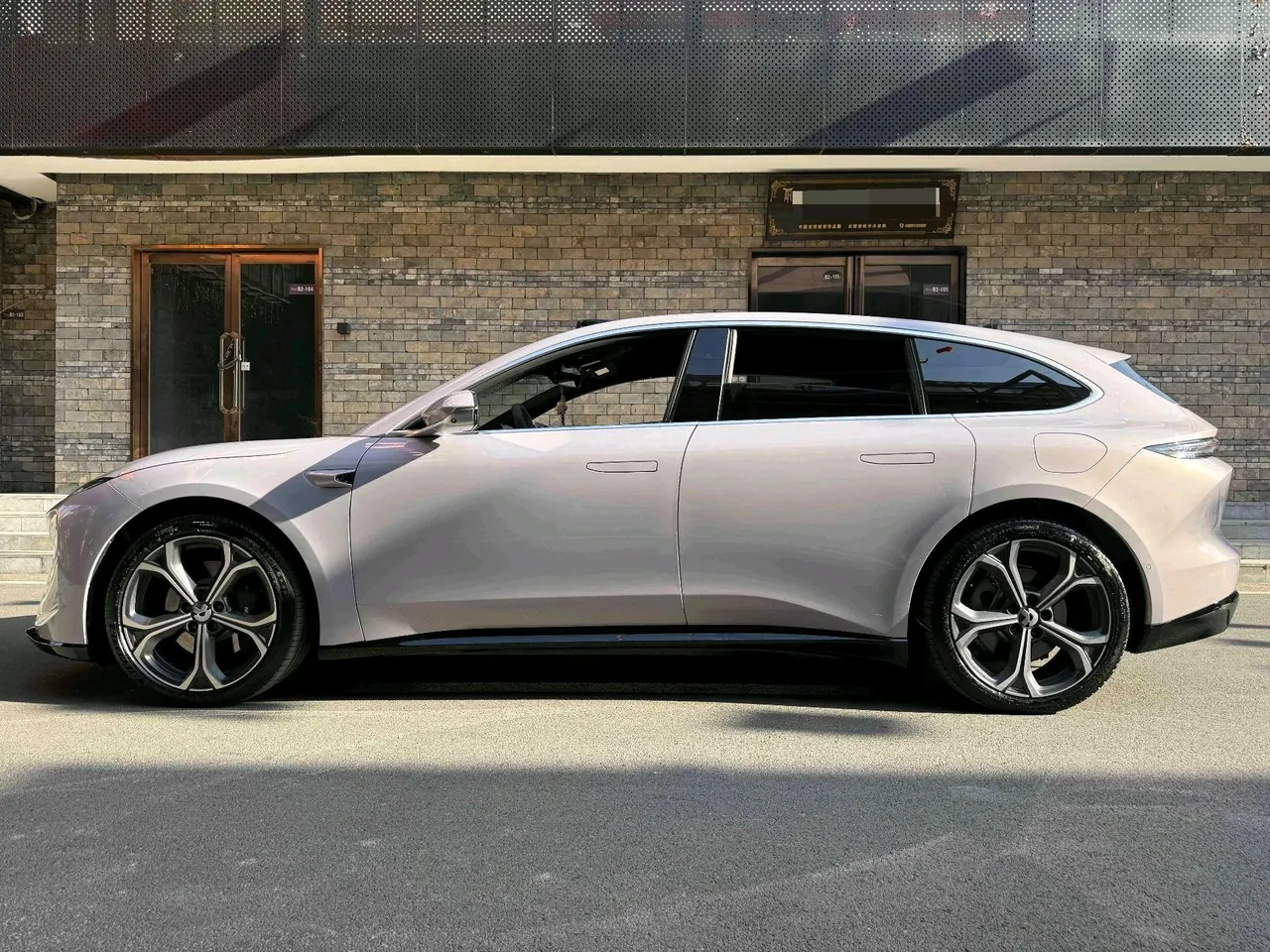 NIO 2025 ET5T 75kWh Touring automatic 4