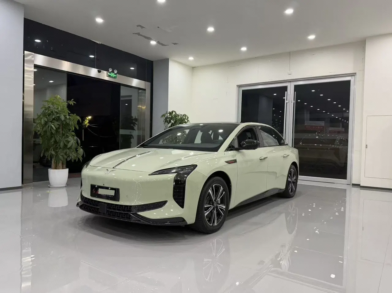 Open image lightbox: HongQi 2024 EH 7 690 Pro Automatic