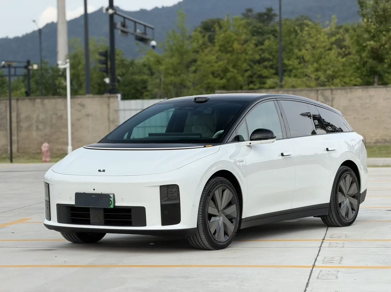 Li 2025 i6 four-wheel drive basic automatic transmission - View 1